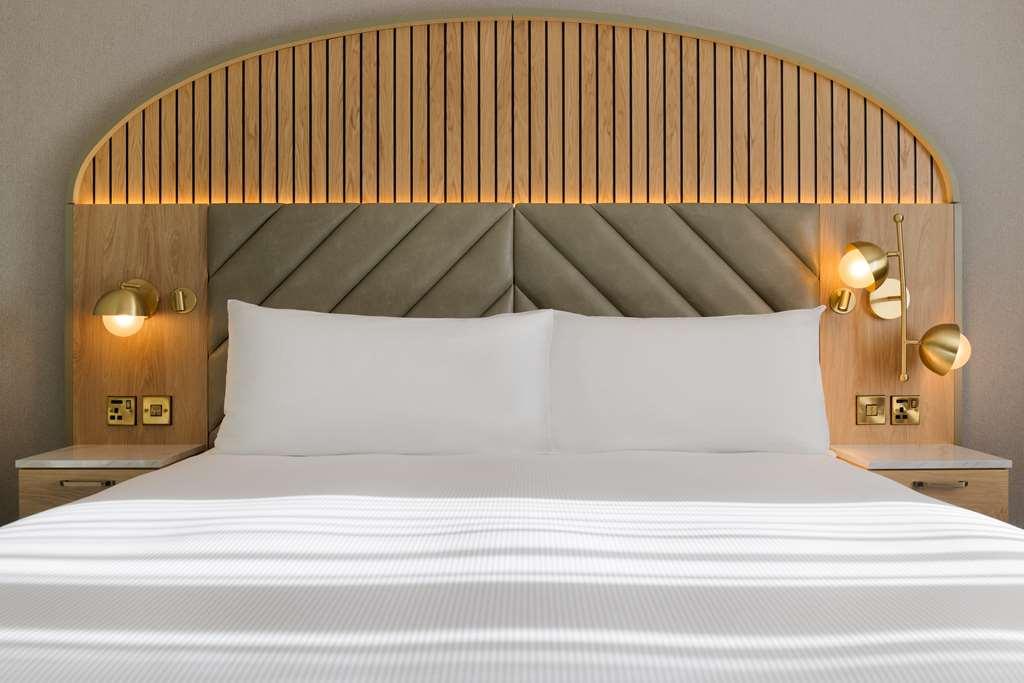 Doubletree By Hilton Bristol North Hotel Almondsbury Room photo